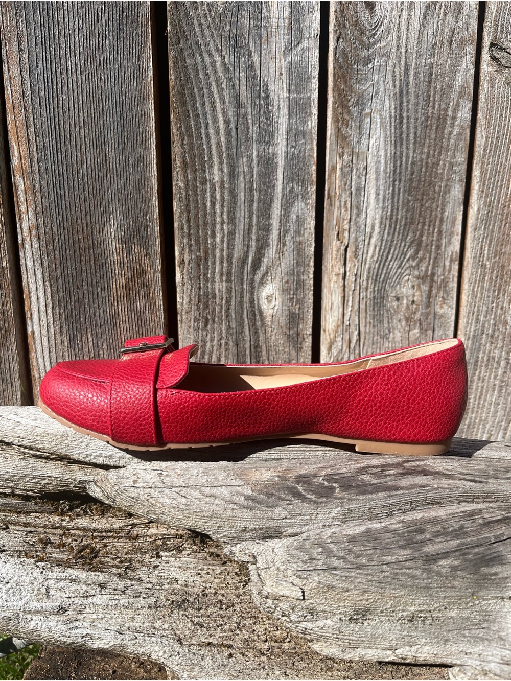 Kenneth Cole Reaction red gold flash buckle flat loafer size 7.5